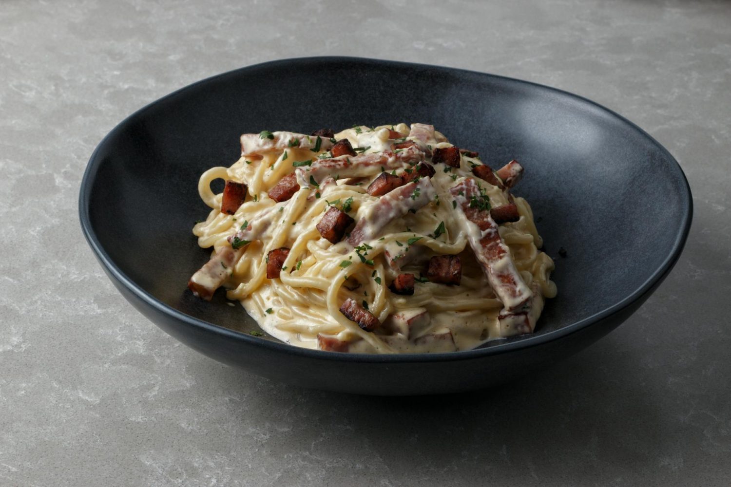 La vraie recette des pâtes carbonara à la crème fraîche, rapide et fondante