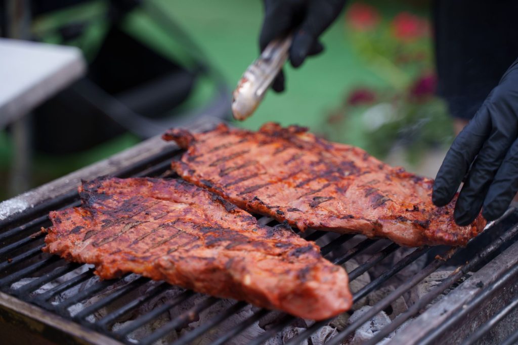 Cuisson de la côte de — côte de bœuf grillée à la plancha