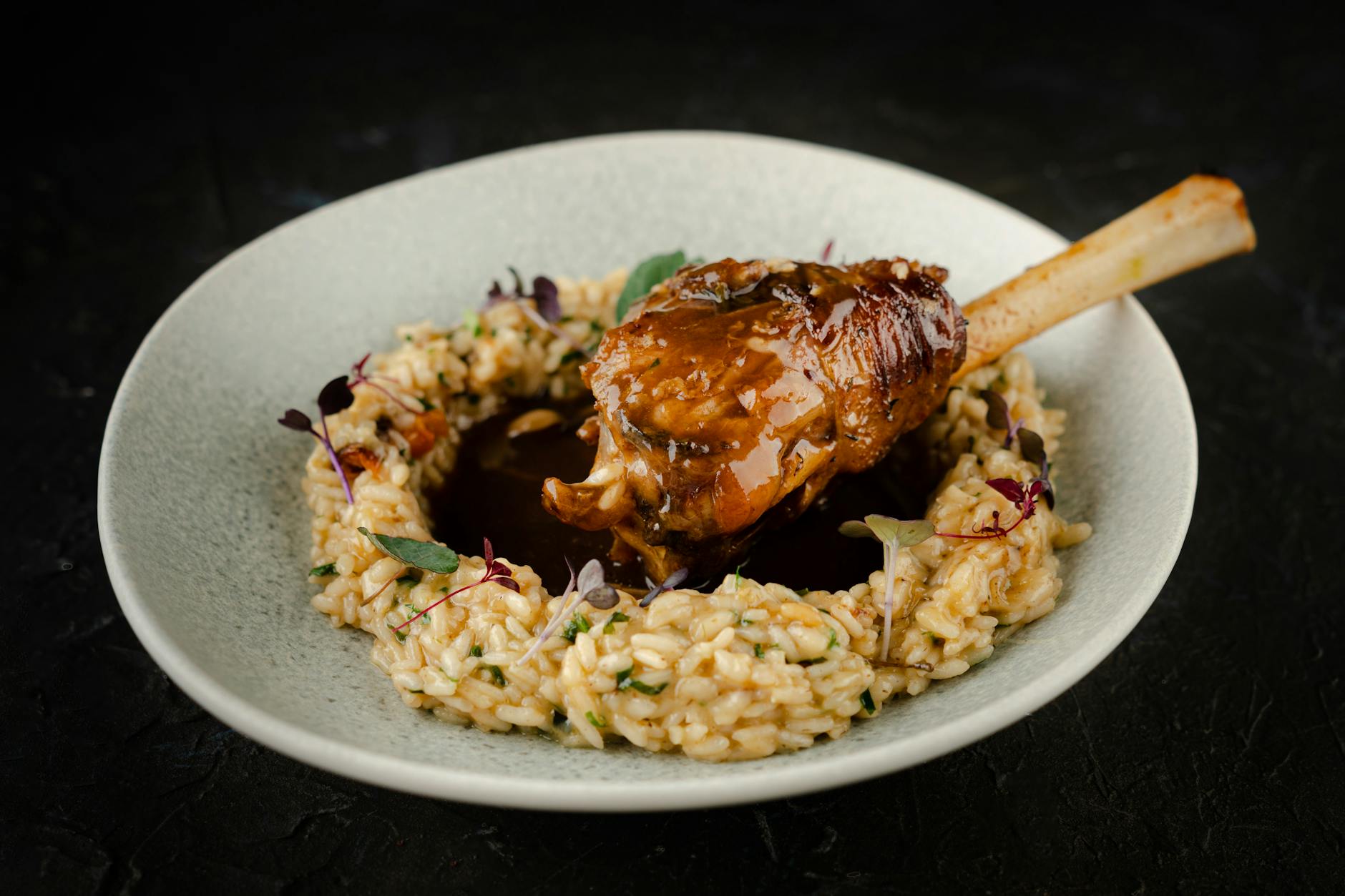 Osso bucco à la milanaise : comprendre le plat avant de se lancer — plat d'osso bucco de veau avec gremolata