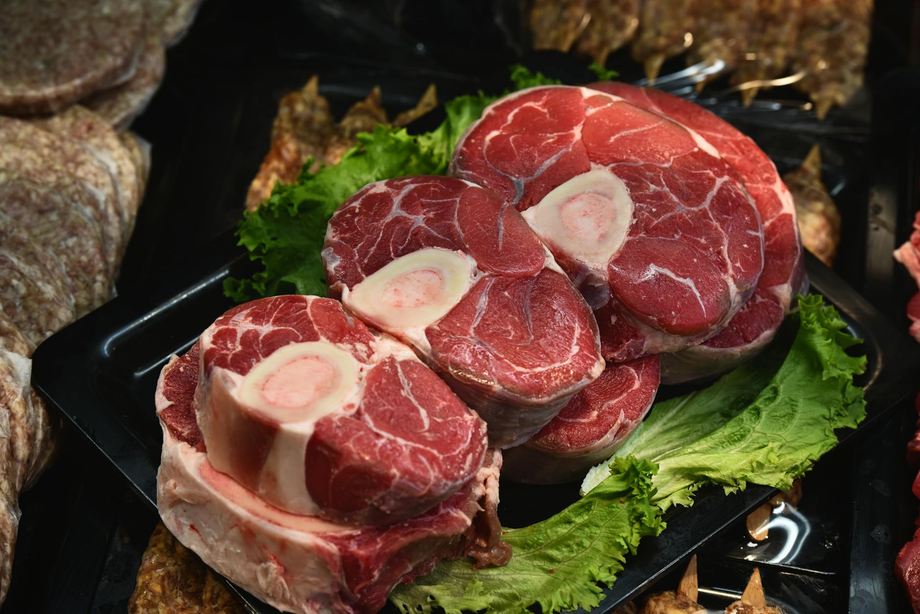 Osso bucco de veau traditionnel — plat d'osso bucco de veau avec gremolata