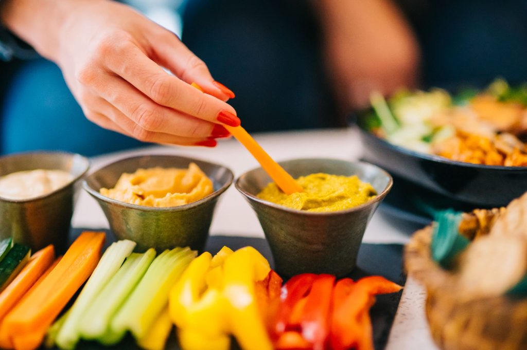 Sauce au fromage blanc pour — plateau de légumes frais avec sauce