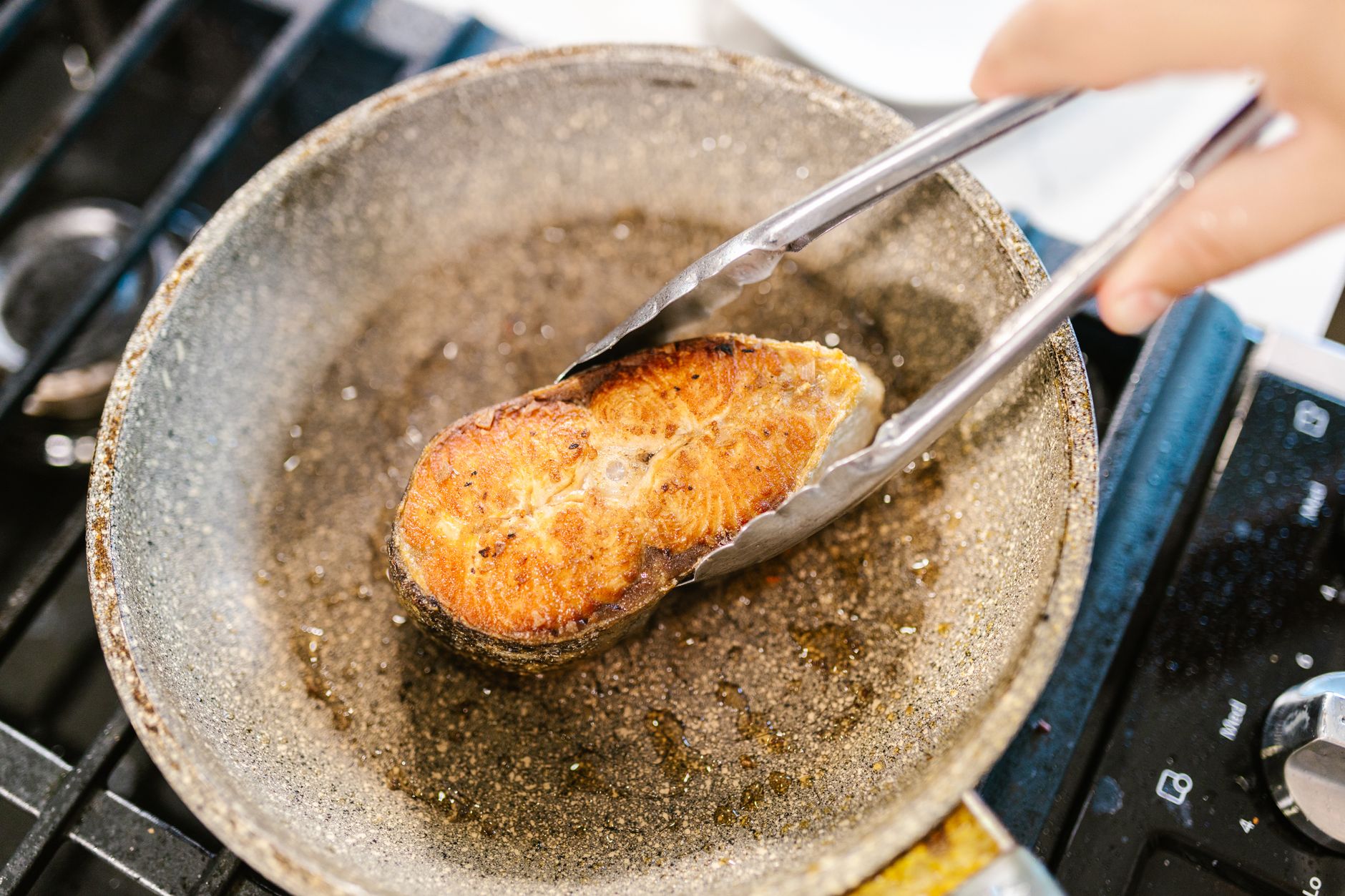 Black bass à la poêle — black bass poêlé peau croustillante