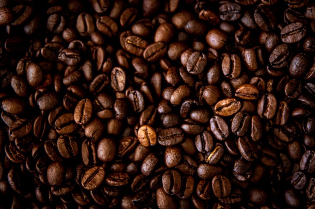 Quel est le café le — grains de café de luxe gros plan