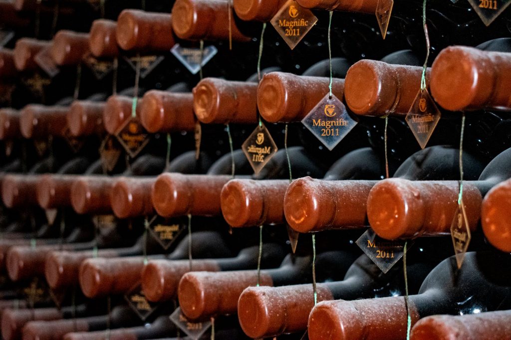 Tableau du temps de garde — bouteilles de vin en cave
