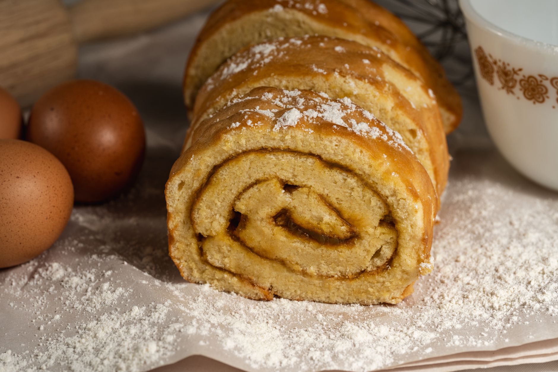 Les ingrédients d’une génoise souple et facile à rouler — gâteau roulé avec crème