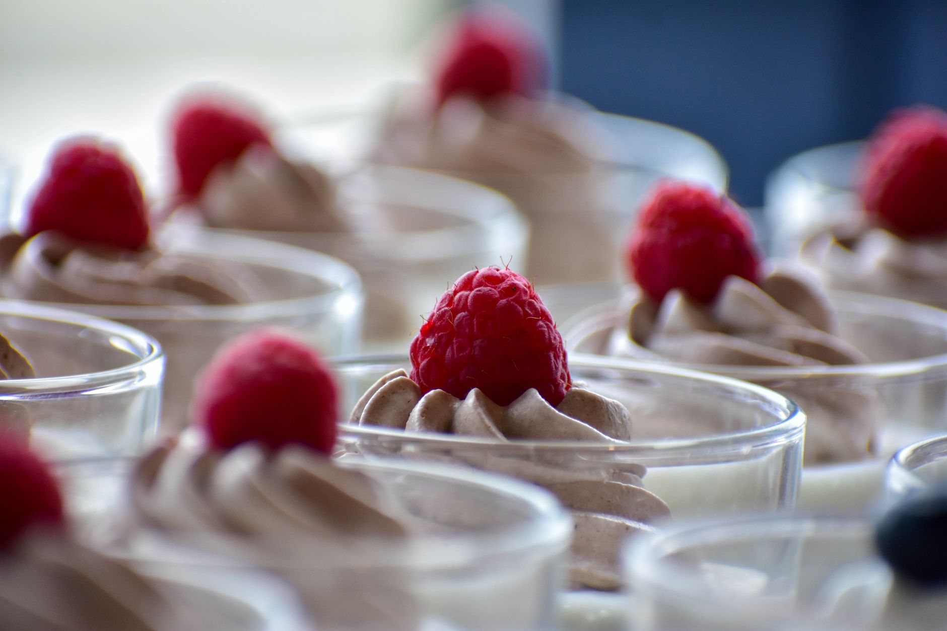 Crème dessert au chocolat au Thermomix : les ingrédients qui font la texture — crème dessert au chocolat dans un verre