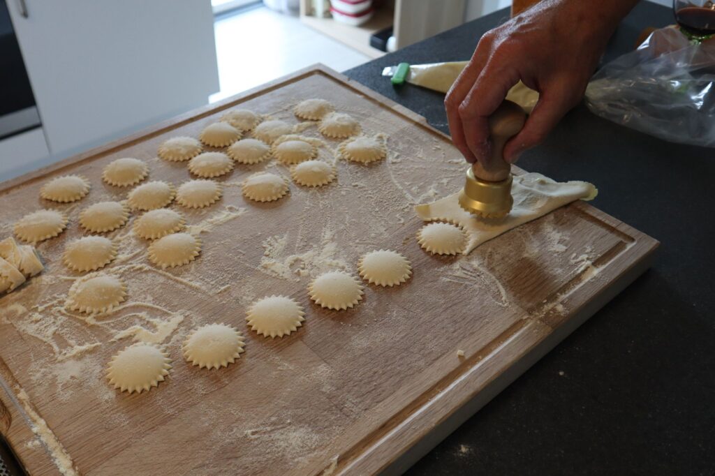 Pâte à raviolis maison farine, — préparation de pâte à raviolis maison