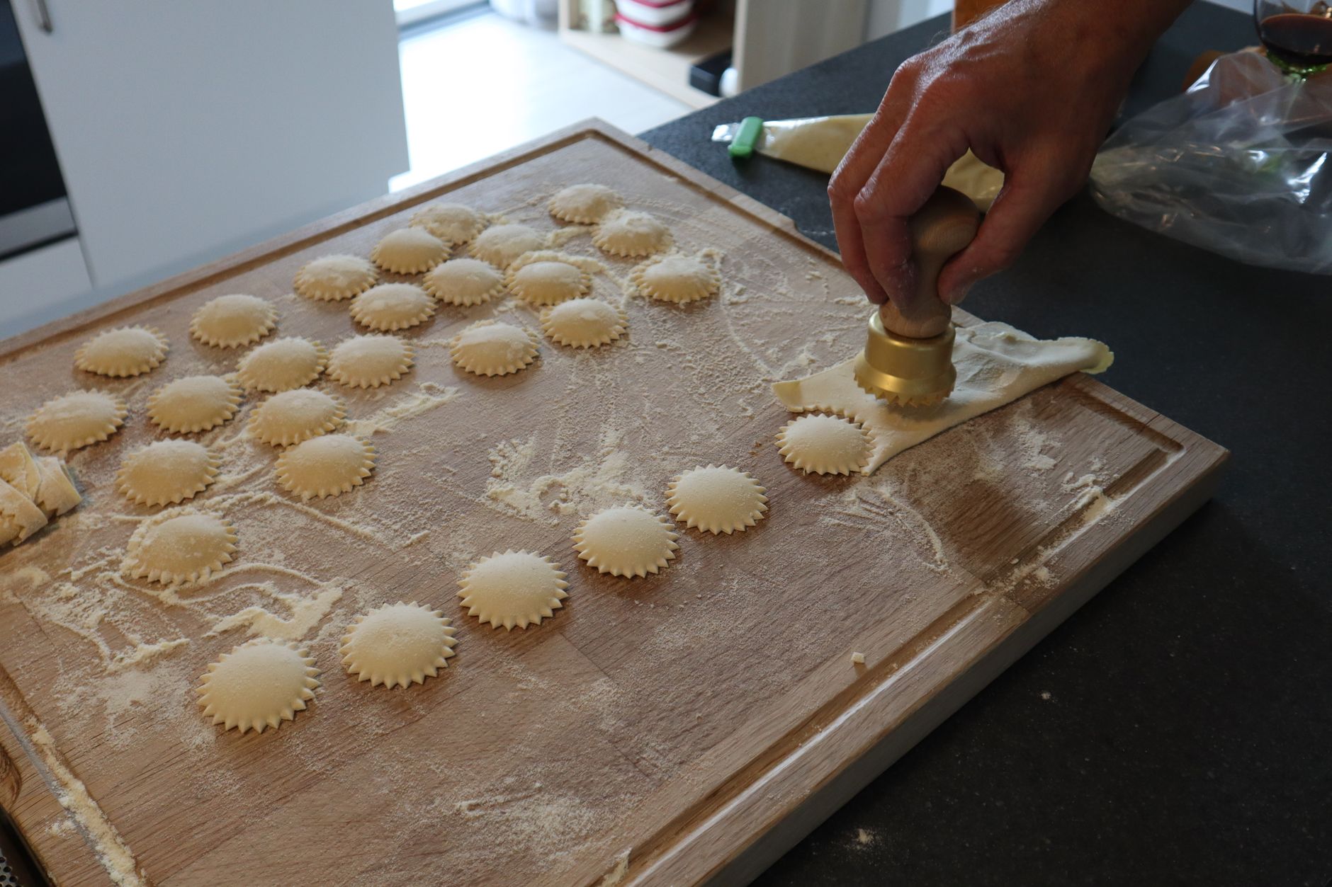 Pâte à raviolis maison farine, — préparation de pâte à raviolis maison